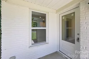 918 Breezewood Dr, Charlotte, NC 28262 - Photo 4