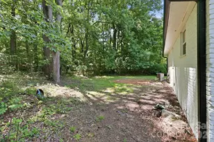 918 Breezewood Dr, Charlotte, NC 28262 - Photo 38