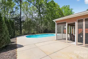 17126 Cambridge Woods Ct, Charlotte, NC 28277 - Photo 38