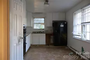 5427 Kildare Dr, Charlotte, NC 28215 - Photo 8