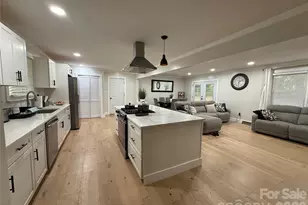 1130 16th Ave NW, Hickory, NC 28601 - Photo 2