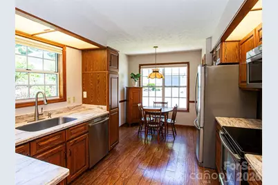 357 Laurel Park Place, Hendersonville, NC 28791 - Photo 4