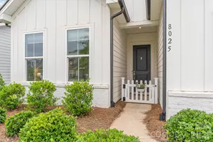 8025 Brookbank Dr, Charlotte, NC 28269 - Photo 4