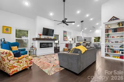 329 W F Street, Newton, NC 28658 - Photo 2