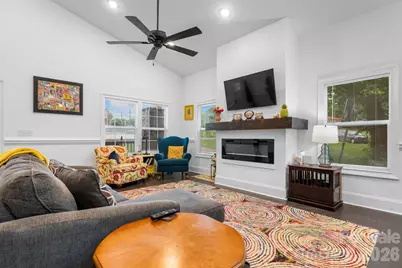 329 W F Street, Newton, NC 28658 - Photo 4