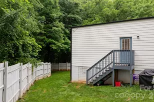 329 W F St, Newton, NC 28658 - Photo 26