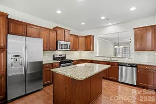 8036 Crater Lake Dr, Fort Mill, SC 29707 - Photo 4
