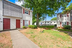 7915 Oak Meadow Ct, Charlotte, NC 28210 - Photo 2