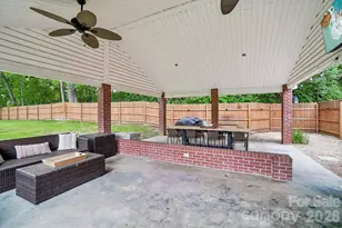 111 Bennett St, Burnsville, NC 28714 - Photo 28