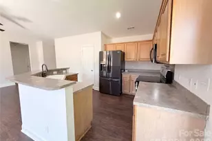 617 Reed Creek Rd, Mooresville, NC 28117 - Photo 2