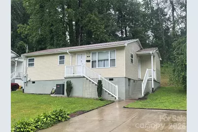 212 Maple Avenue, Marion, NC 28752 - Photo 1