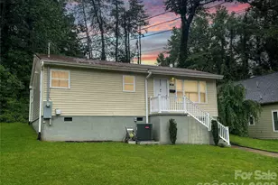 212 Maple Ave, Marion, NC 28752 - Photo 2