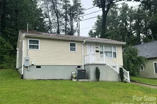 212 Maple Ave, Marion, NC 28752 - Photo 2