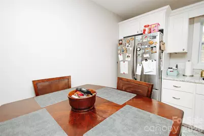 212 Maple Avenue, Marion, NC 28752 - Photo 6