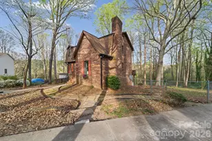 200 Maple Ct, Lexington, NC 27295 - Photo 2