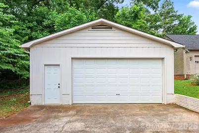 7048 Delta Lake Drive, Charlotte, NC 28215 - Photo 32