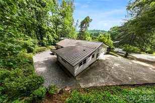 421 Comet Dr, Hendersonville, NC 28791 - Photo 12