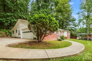 421 Comet Dr, Hendersonville, NC 28791 - Photo 4