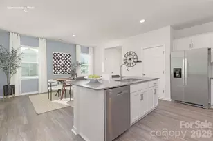 5121 Parker Forest Dr, Charlotte, NC 28215 - Photo 8