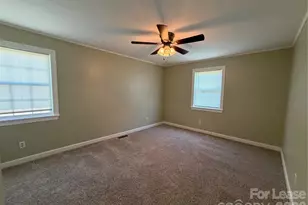 637 Hartness Rd, Statesville, NC 28677 - Photo 4