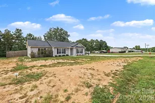 1505 Foxbrook Cir, Lancaster, SC 29720 - Photo 4