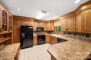 2410 Sandlewood Dr, Gastonia, NC 28054 - Photo 10