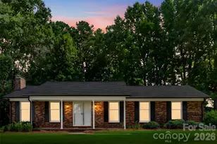 2410 Sandlewood Dr, Gastonia, NC 28054 - Photo 2