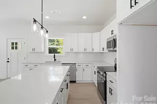 2806 Willow St, Charlotte, NC 28208 - Photo 6
