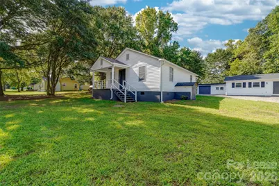 452 13th Avenue NE, Hickory, NC 28601 - Photo 2