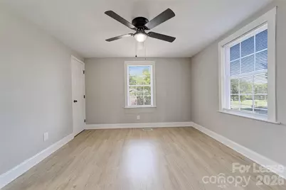 452 13th Avenue NE, Hickory, NC 28601 - Photo 6