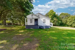 452 13th Ave NE, Hickory, NC 28601 - Photo 1