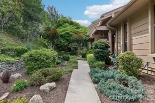 138 Woodbridge Dr, Laurel Park, NC 28739 - Photo 2