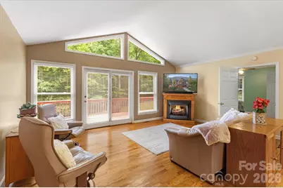 134 Valle Way, Hendersonville, NC 28739 - Photo 2