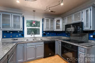 11220 Shandon Way Ln, Charlotte, NC 28262 - Photo 14