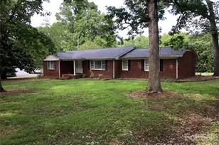128 Woodlynn Dr, Charlotte, NC 28214 - Photo 2