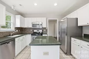 11323 Laurel View Dr, Charlotte, NC 28273 - Photo 10