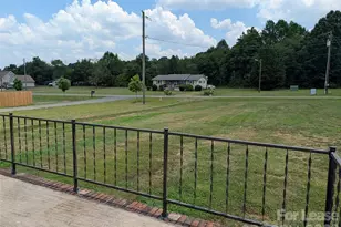 824 Perry Rd, Troutman, NC 28166 - Photo 4