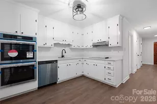 7226 Quail Meadow Ln, Charlotte, NC 28210 - Photo 8