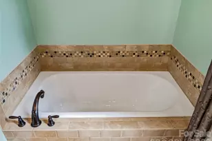 76 Edgelawn Rd, Asheville, NC 28804 - Photo 22