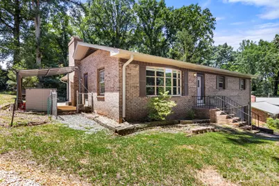 2951 7th Street Drive NE, Hickory, NC 28601 - Photo 2