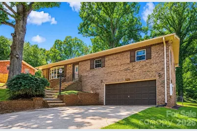2951 7th Street Drive NE, Hickory, NC 28601 - Photo 1