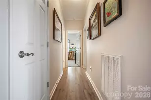 34 Middle St, Hendersonville, NC 28792 - Photo 8