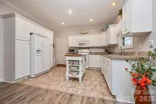 34 Middle St, Hendersonville, NC 28792 - Photo 14
