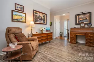 34 Middle St, Hendersonville, NC 28792 - Photo 10