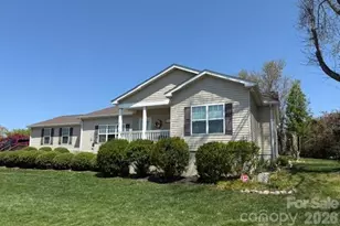 34 Middle St, Hendersonville, NC 28792 - Photo 2