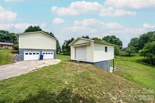 1697 Denver Ct, Lenoir, NC 28645 - Photo 4