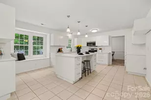 10727 Colony Woods Dr, Charlotte, NC 28277 - Photo 4