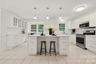 10727 Colony Woods Dr, Charlotte, NC 28277 - Photo 2