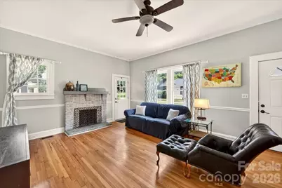 320 E 3rd Avenue, Gastonia, NC 28054 - Photo 6