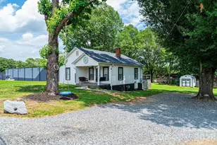 1460 17th St NE, Hickory, NC 28601 - Photo 2